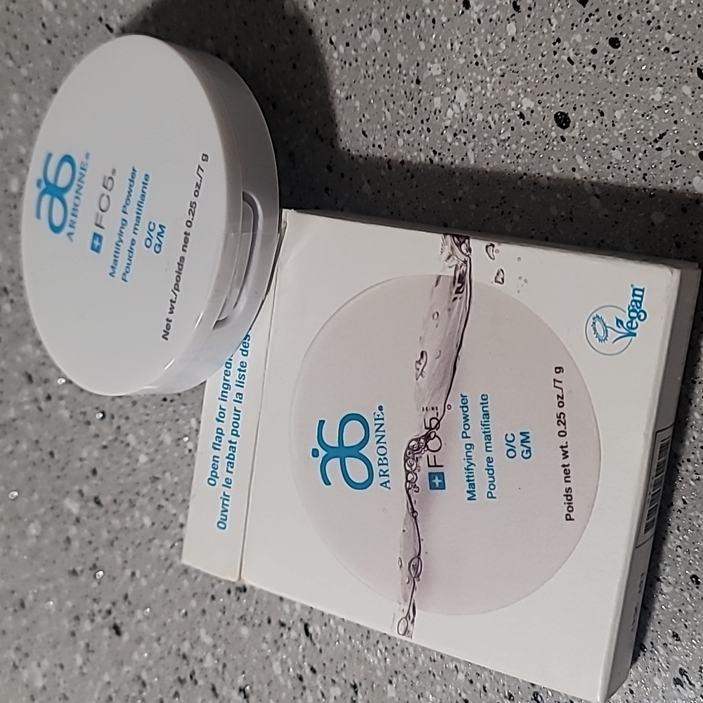 Arbonne FC5 Mattifying Powder